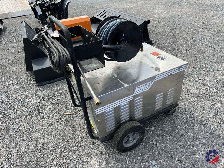 2007-hotsy-1710-pressure-washer-image-3