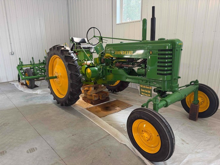 1948-john-deere-bw-image-1
