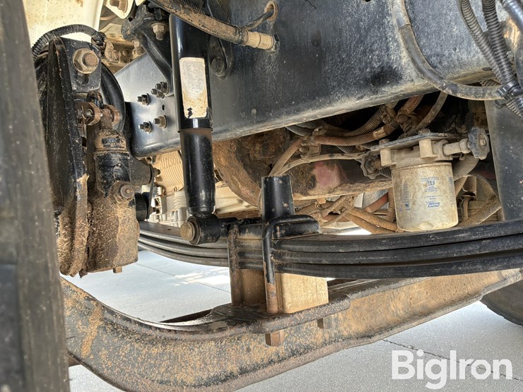 2008-freightliner-m2-106-image-18