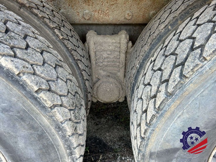 1997-mack-dm-concrete-mixer-truck-image-11