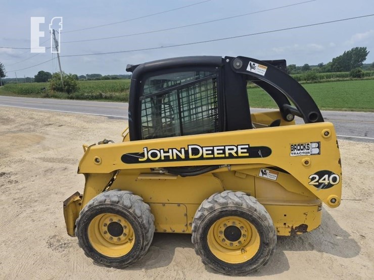 deere-240-image-11
