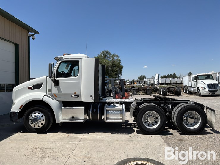 2015-peterbilt-579-image-8