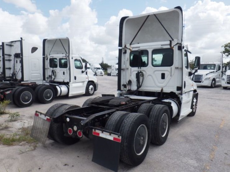 2016-freightliner-cascadia-125-evolution-image-7
