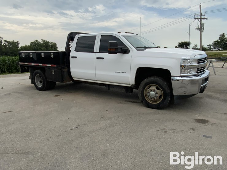 2016-chevrolet-3500-image-3