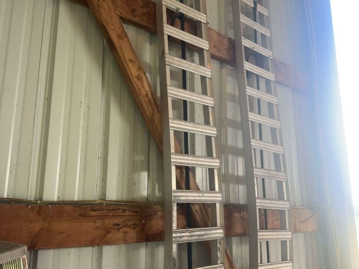 pair-of-heavy-duty-aluminum-loading-ramps-with-straps-image-2