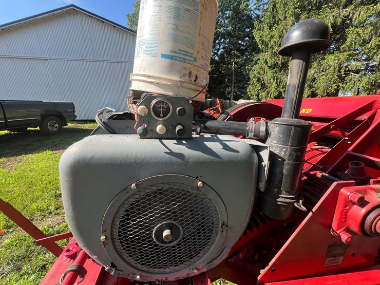 #9902-•-new-holland-square-baler-image-18