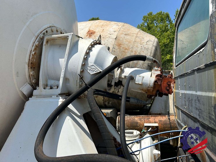 1992-mack-dm600gk-rear-discharge-(glider-kit)-concrete-mixer-truck-image-37