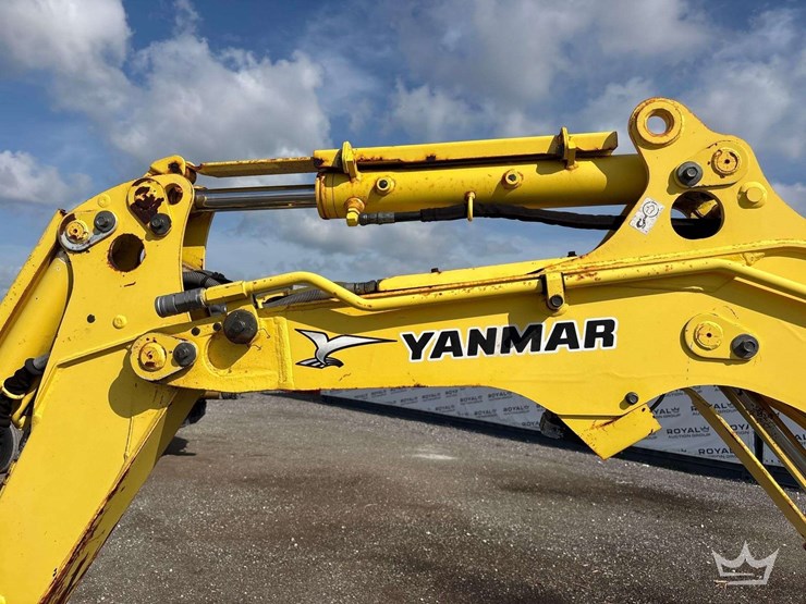 2012-yanmar-vio27-image-18