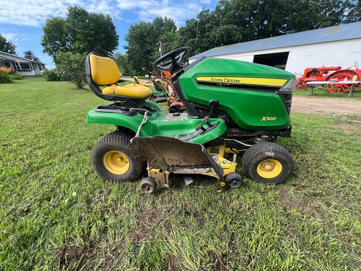 john-deere-x300-image-5