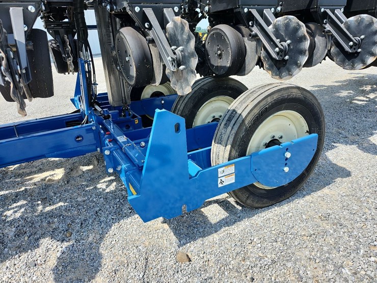 2023-kinze-3605-image-5