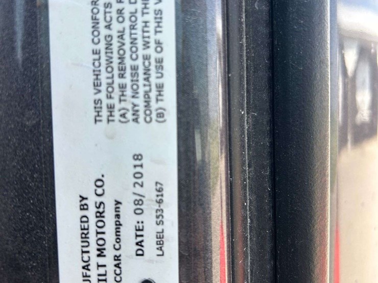 2019-peterbuilt-579-semi-tractor-image-21