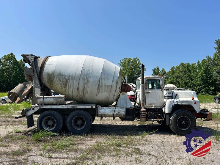 1997-mack-dm-concrete-mixer-truck-image-43