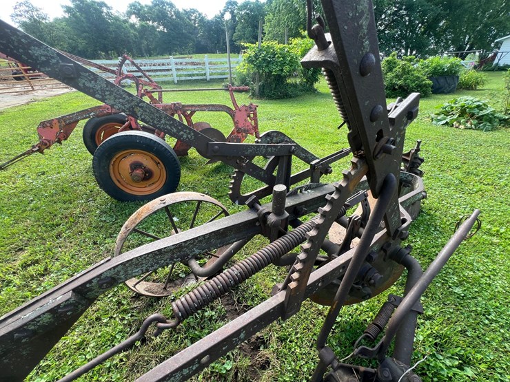 #9913-•-international-1-bottom-plow-image-7