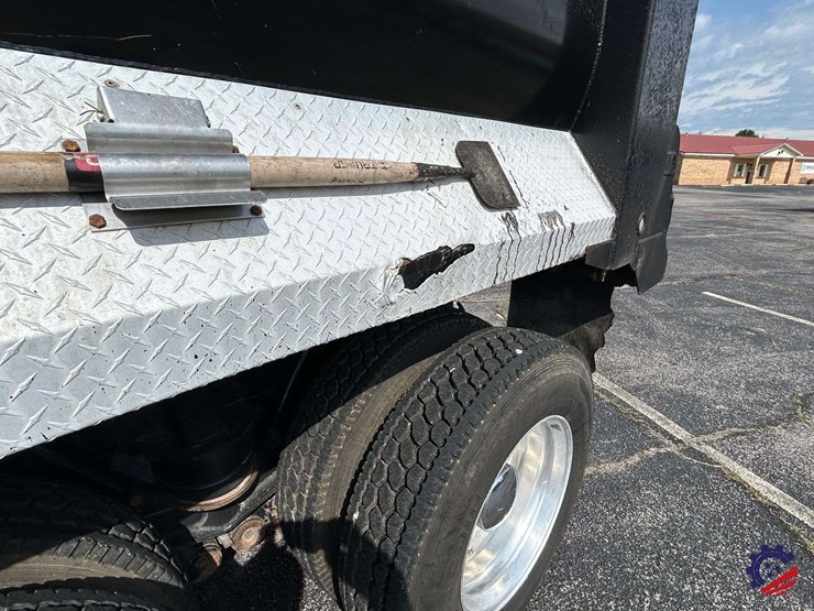 2016-peterbilt-367-image-13