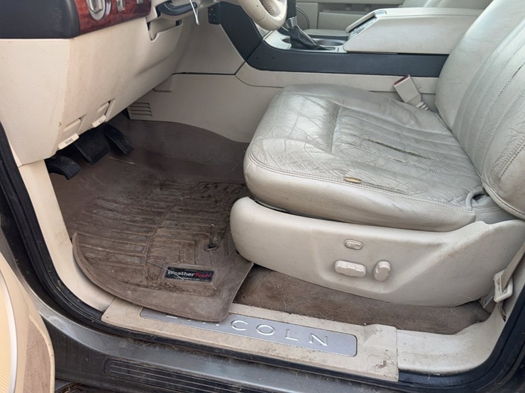 2003-lincoln-navigator-image-28