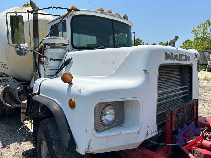 1988-mack-dm690s-image-53