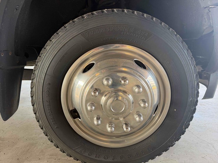 2017-ford-f550-super-duty-service-truck-image-9
