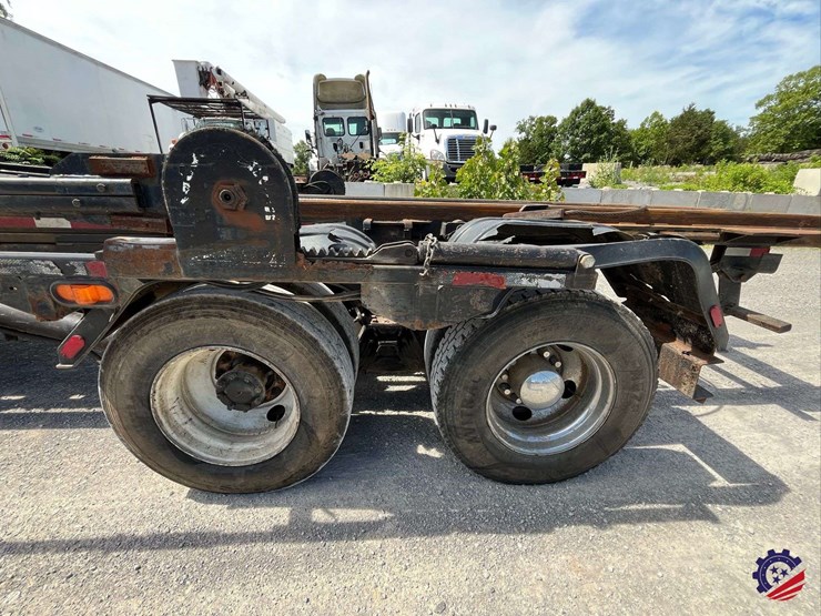 2008-peterbilt-340-image-23