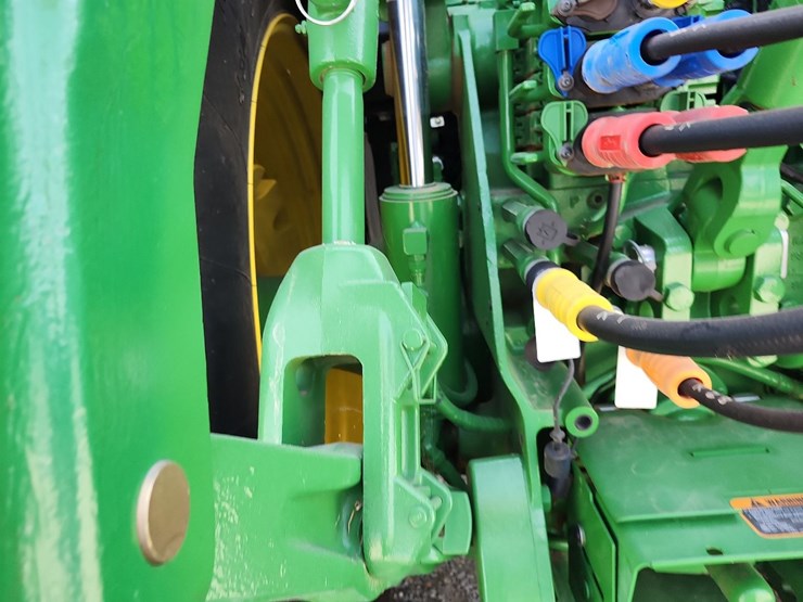 2013-john-deere-8235r-image-17