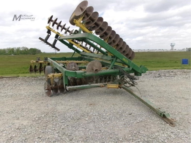 john-deere-220-image-3