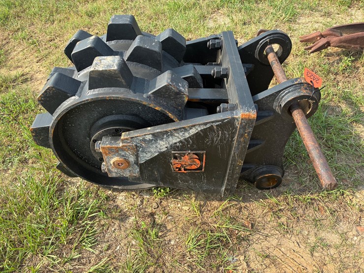 #2423-•-compaction-wheel-image-3