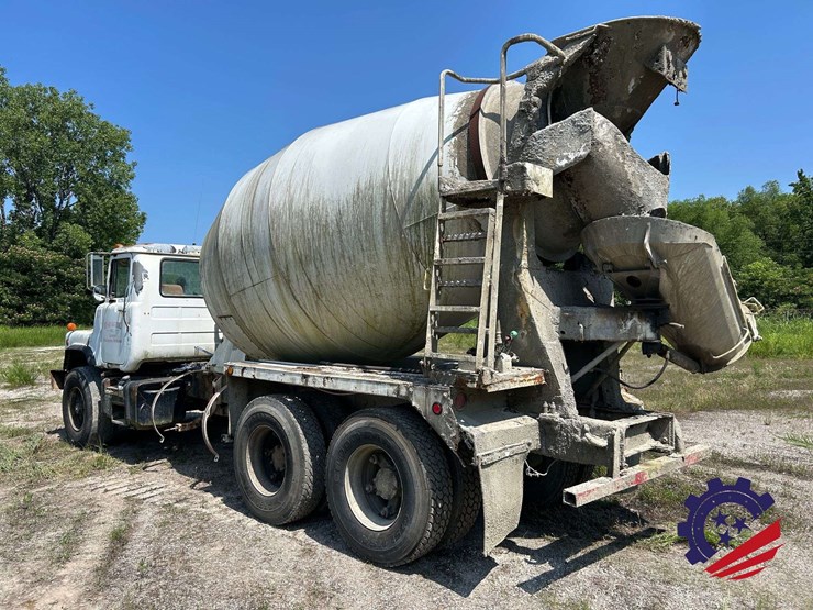 1997-mack-dm-concrete-mixer-truck-image-30