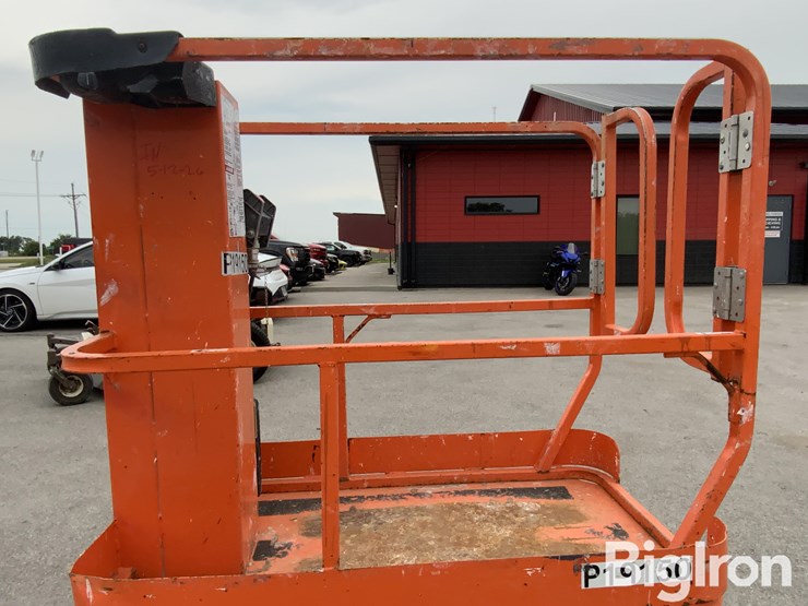 2016-jlg-1230es-image-13