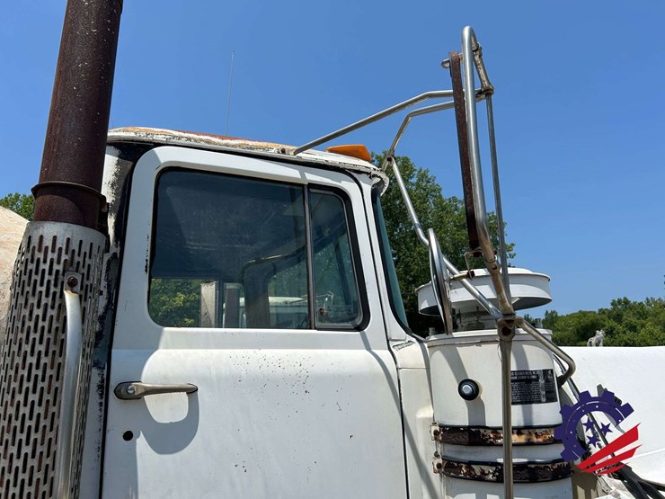 1992-mack-dm600gk-rear-discharge-(glider-kit)-concrete-mixer-truck-image-44