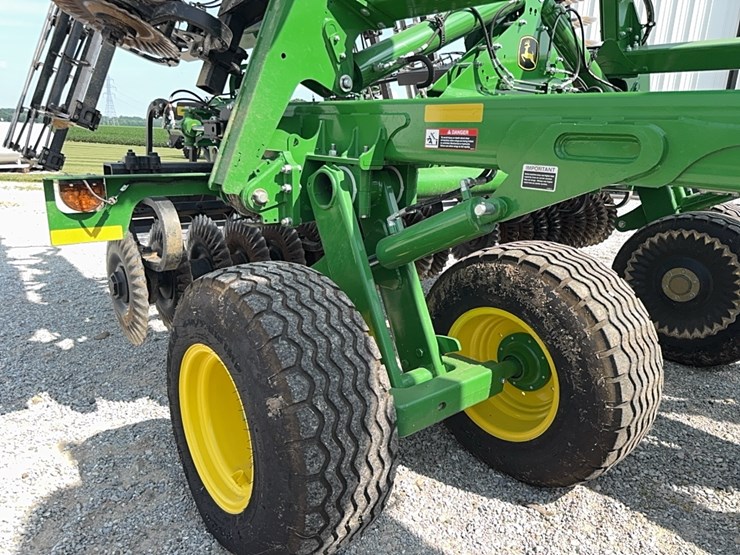 2021-john-deere-2660vt-image-17