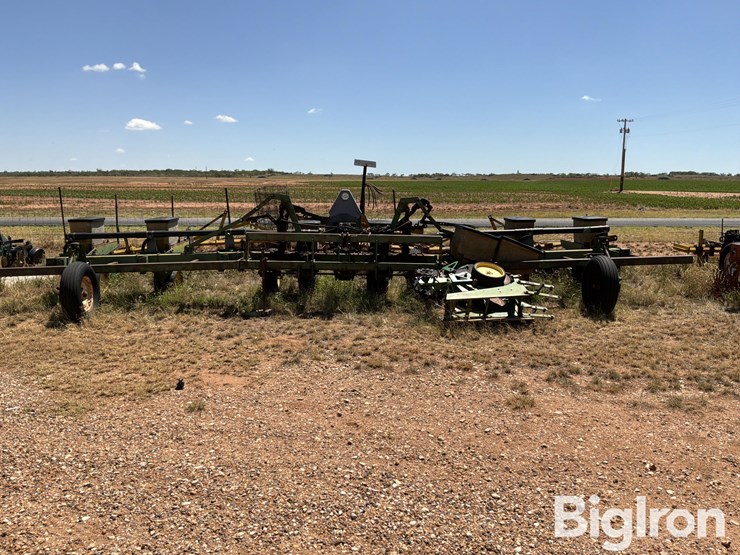 john-deere-7300-image-2
