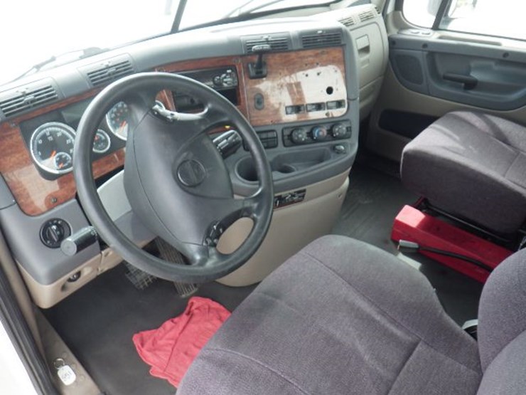 2016-freightliner-cascadia-125-evolution-image-14