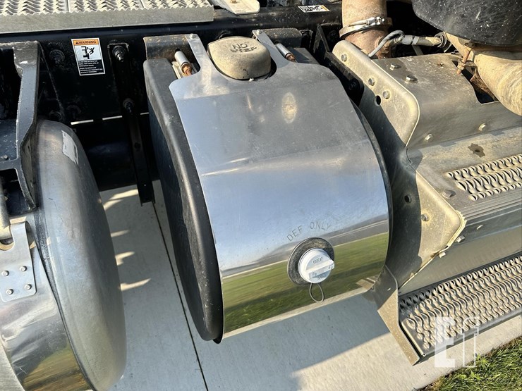 2012-peterbilt-386-image-24