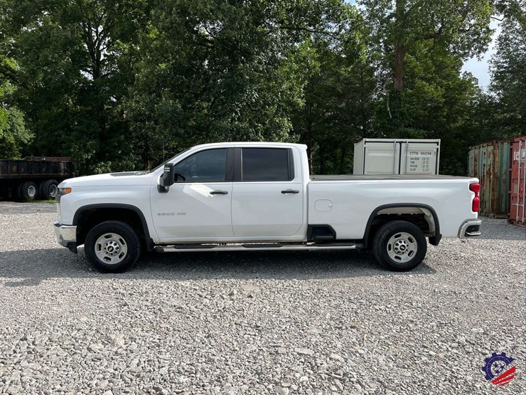 2021-chevrolet-silverado-2500-image-2