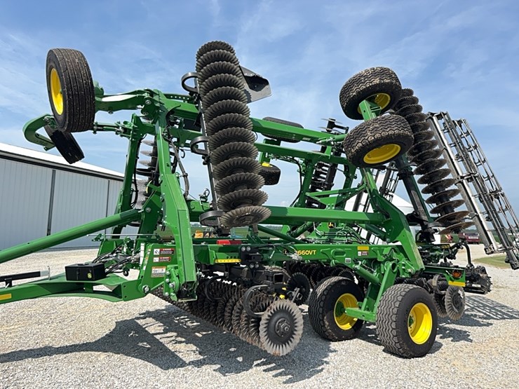 2021-john-deere-2660vt-image-1