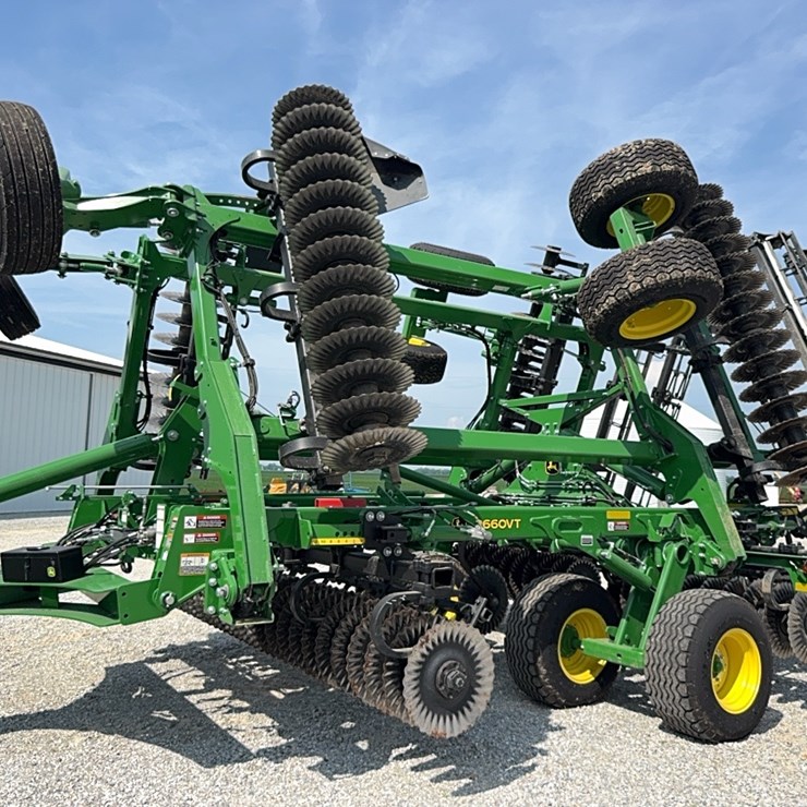 2021 JOHN DEERE 2660VT