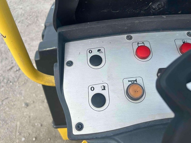 2019-bomag-bw900-50-vibratory-tandem-smooth-drum-roller-image-29
