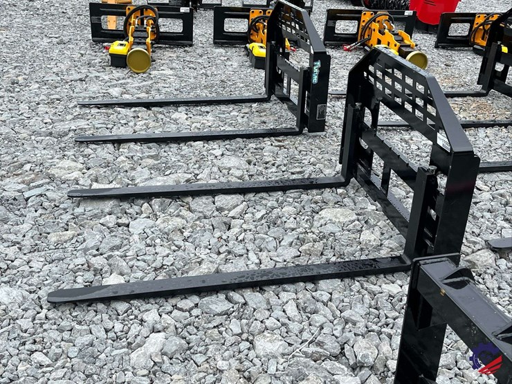 unused-2026-future-ft-dhc-skid-steer-forks---[skid-steer-attachments]-attachment-image-3