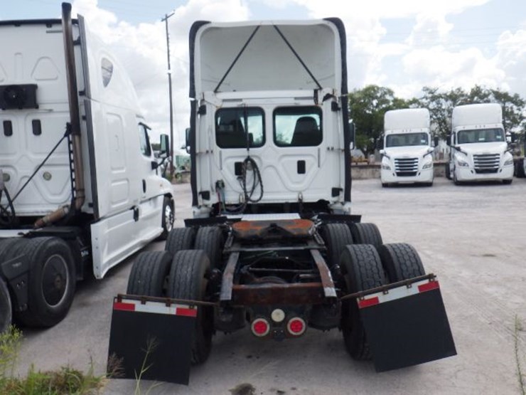 2016-freightliner-cascadia-125-evolution-image-8