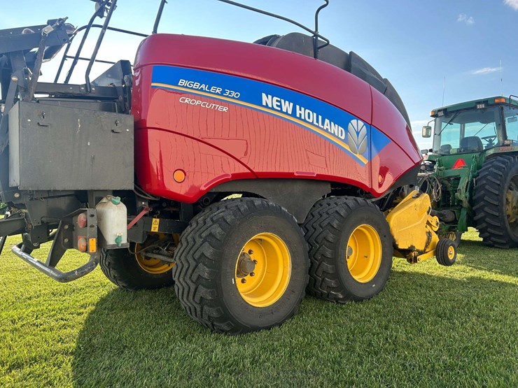 2014-new-holland-330-image-3