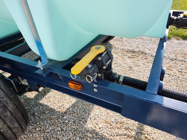 schaben-1300-gal.-tandem-nurse-trailer-image-21