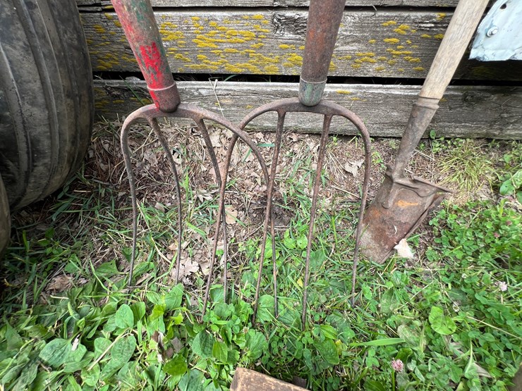 #9956-•-(6)-misc.-hand-tools-and-pulley-image-7