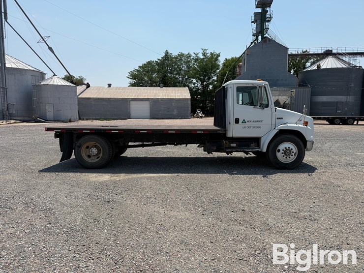 1999-freightliner-fl70-image-4