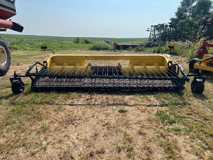 2013-new-holland-790-image-2