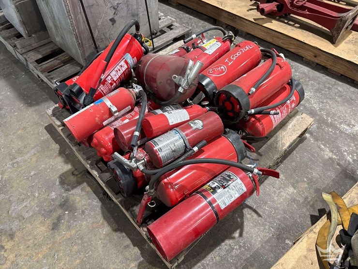 pallet-of-miscellaneous-fire-extinguishers-image-2