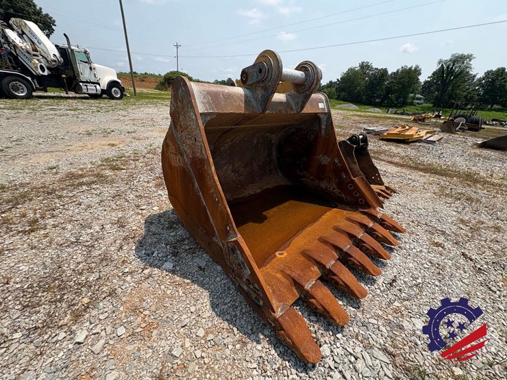 cat-72"-336-excavator-bucket-image-9