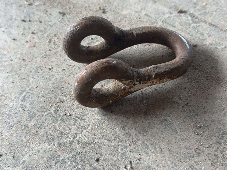 antique-cast-iron-farm-tractor-shackle-clevis-hardware-lot-image-9