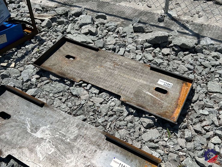 skid-steer-frame-attachment-image-1