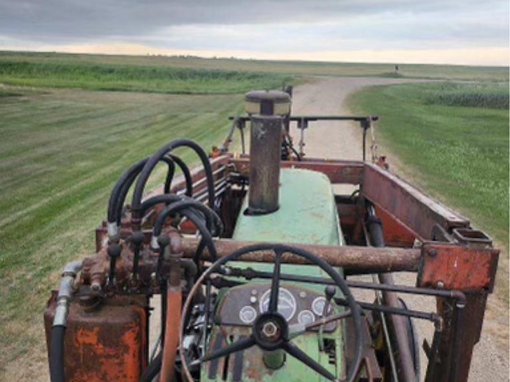 john-deere-4010-image-22