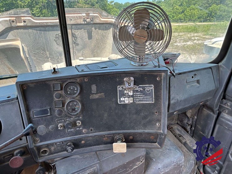1997-mack-dm-concrete-mixer-truck-image-88