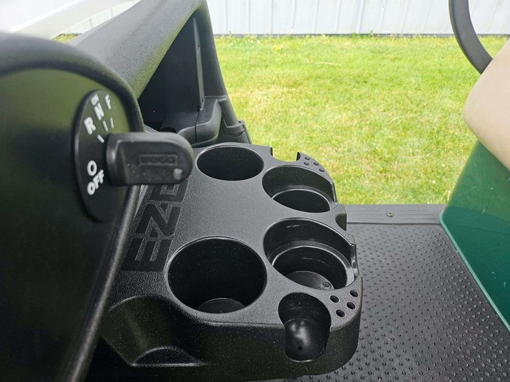 e-z-go-electric-golf-cart-image-11